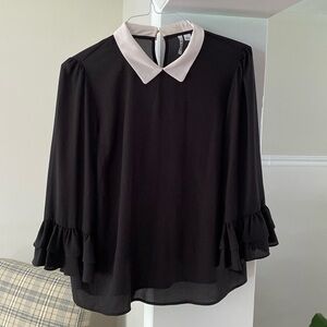 Elle woman’s dress blouse, black with white collar. Size large.